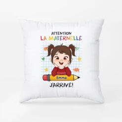 Attention La Maternelle J'arrive - Cadeau Personnalisé | Coussin Pour Famille