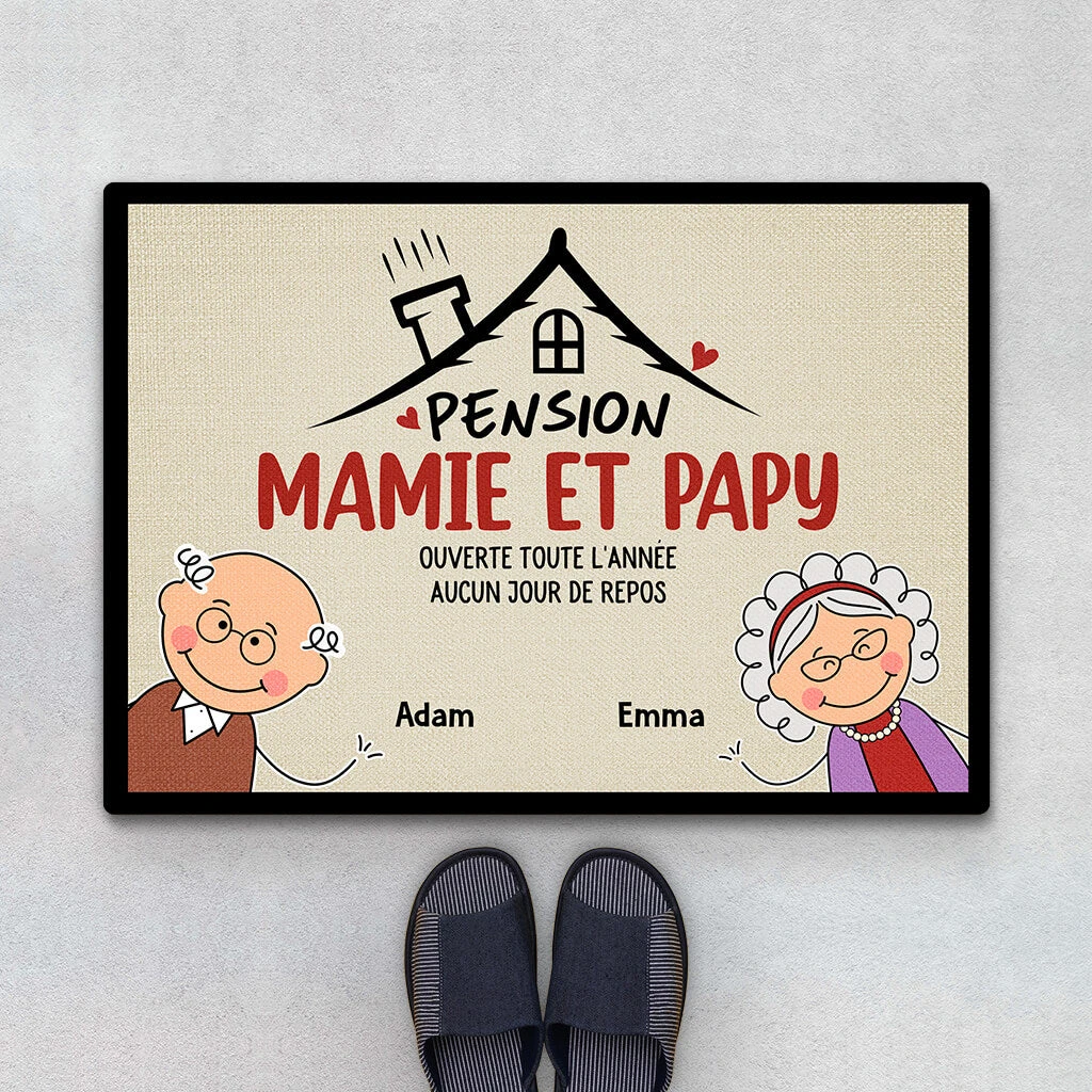Pension De Mamie Et Papy - Cadeau Personnalisé | Paillasson Pour Famille 1 Pension De Mamie Et Papy - Cadeau Personnalisé | Paillasson Pour Famille