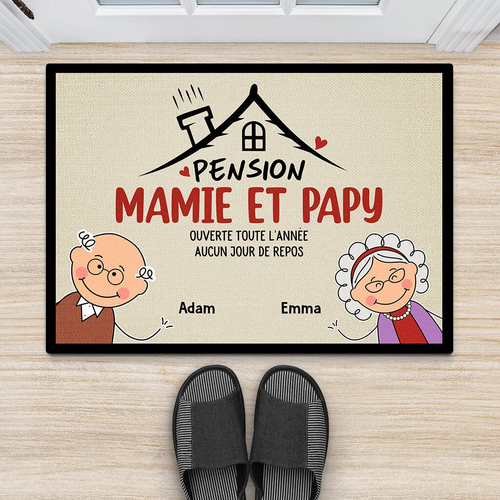 Pension De Mamie Et Papy - Cadeau Personnalisé | Paillasson Pour Famille 2 Pension De Mamie Et Papy - Cadeau Personnalisé | Paillasson Pour Famille – Image 2