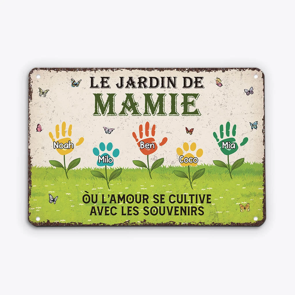 Le Jardin De Mamie Empreintes - Cadeau Personnalisé | Plaque En Métal Pour Mamie 1 Le Jardin De Mamie Empreintes - Cadeau Personnalisé | Plaque En Métal Pour Mamie