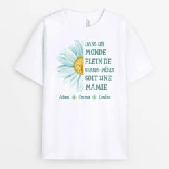 Dans Un Monde Plein De Grands-Mères Version Marguerite - Cadeau Personnalisé | T-shirt Pour Mamie
