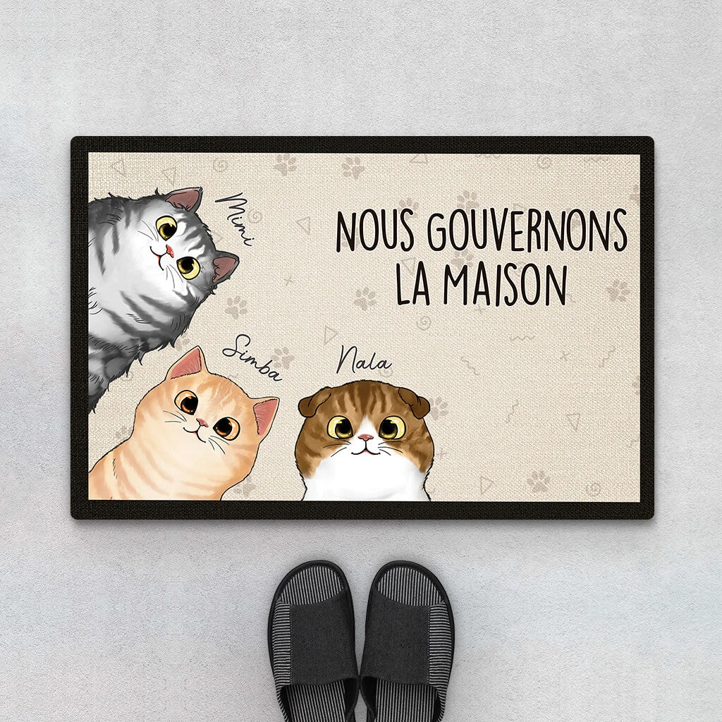Nous Gouvernons La Maison Avec Portraits De Chat - Cadeau Personnalisé | T-shirt Pour Amoureux Des Animaux 1 Nous Gouvernons La Maison Avec Portraits De Chat - Cadeau Personnalisé | T-shirt Pour Amoureux Des Animaux