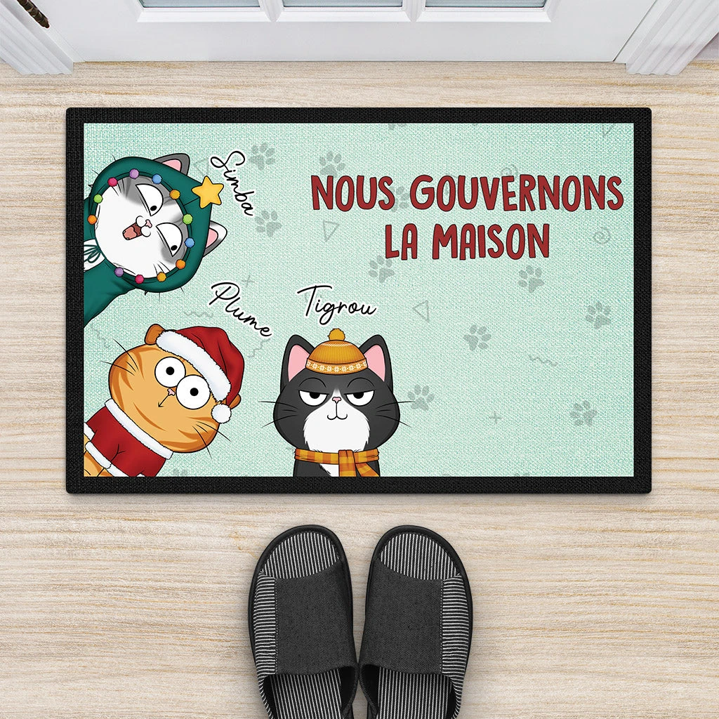 Nous Gouvernons La Maison Version Noel - Cadeau Personnalisé | T-shirt Pour Amoureux Des Animaux 2 Nous Gouvernons La Maison Version Noel - Cadeau Personnalisé | T-shirt Pour Amoureux Des Animaux – Image 2
