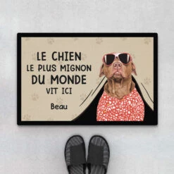 Le Chien Le Plus Mignon Du Monde Vit Ici - Cadeau Personnalisé | Paillasson Pour Amoureux Des Chiens