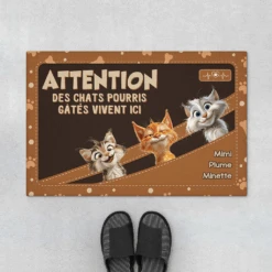 Des Chats Pourris Gâtés Vivent Ici Design Cuir - Cadeau Personnalisé | Paillasson Pour Amoureux Des Animaux