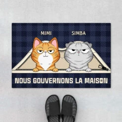 Nous Gouvernons La Maison Versions Chats Sous Tapis - Cadeau Personnalisé | Paillasson Pour Amoureux Des Chats