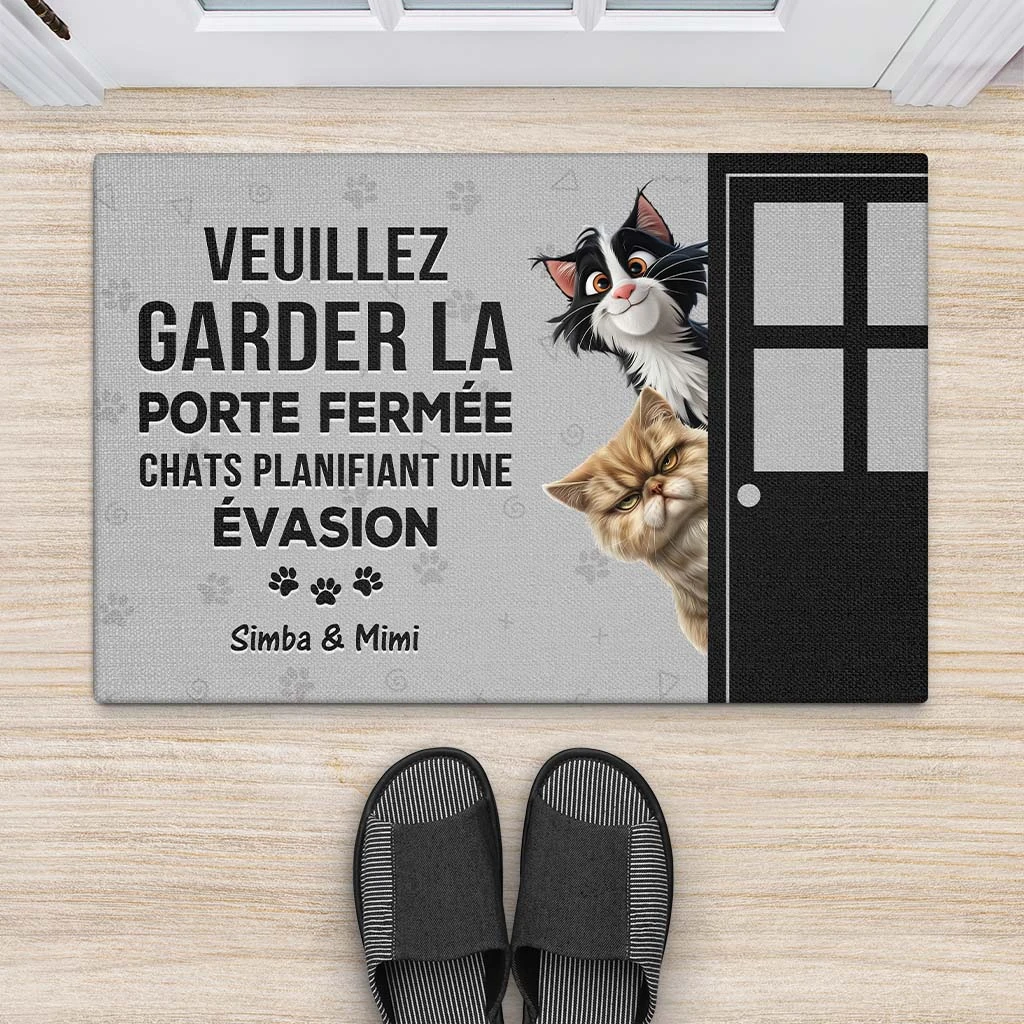 Veuillez Garder La Porte Fermée Design Cartoon - Cadeau Personnalisé | Paillasson Pour Amoureux Des Chats 2 Veuillez Garder La Porte Fermée Design Cartoon - Cadeau Personnalisé | Paillasson Pour Amoureux Des Chats – Image 2