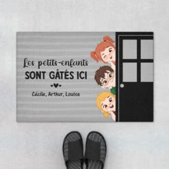 Les Petits-Enfants Sont Gâtés Ici Version Gris - Cadeau Personnalisé | Paillasson Pour Mamie