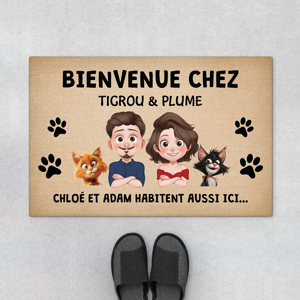 Bienvenue Chez Version L’homme Et Les Chats - Cadeau Personnalisé | Paillasson Personnalisable 1 Bienvenue Chez Version L’homme Et Les Chats - Cadeau Personnalisé | Paillasson Personnalisable
