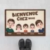 Bienvenue Chez Nous Design Cartoon Version Famille - Cadeau Personnalisé | Paillasson Pour Famille